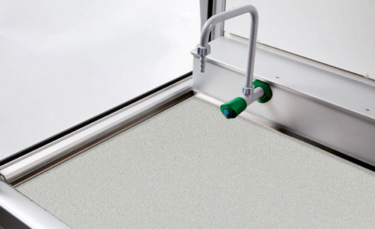 Media duct with working surface GAP 1800mm D=750mm, aluminium / ceramic