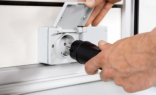 Surface socket(s) for harzardous material workstation with depth 750/850mm and media duct,