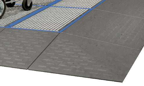 Corner ramp  PE 1000x1000x150 mm, polyethylen